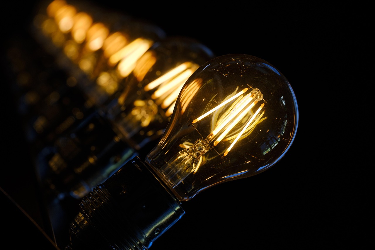 Intieme slaapkamer met aanpasbaar circadiaan lichtsysteem. Intieme slaapkamer met aanpasbaar circadiaan lichtsysteem.
