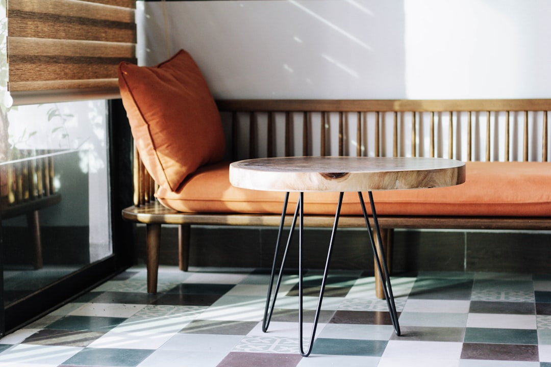 Terrazzotegels in lichte, moderne woonkamer. Terrazzotegels in lichte, moderne woonkamer.